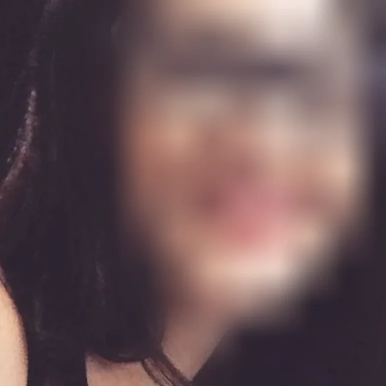 Laura, 25