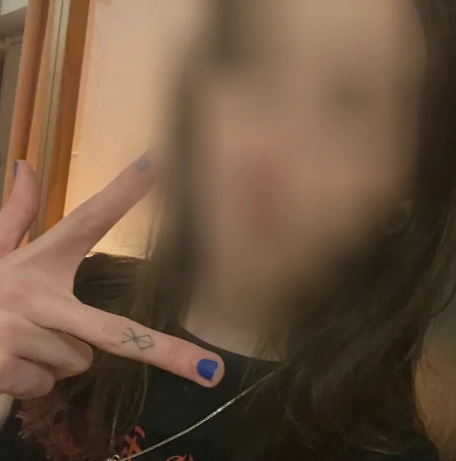 Mhairi, 21